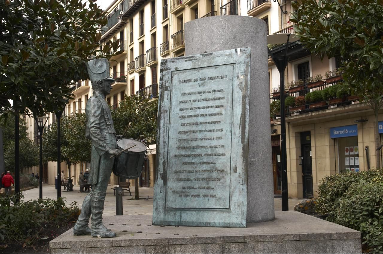 Danborrariari eskainitako monumentuaLOPETEGUI GOIKOETXEA, José 