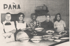 María Rosa Aránega (Almería, 1995. Falangeko Emakumeen ataleko emakumeak Gizarte Laguntzako haur jantokietan, Burgos, 1938